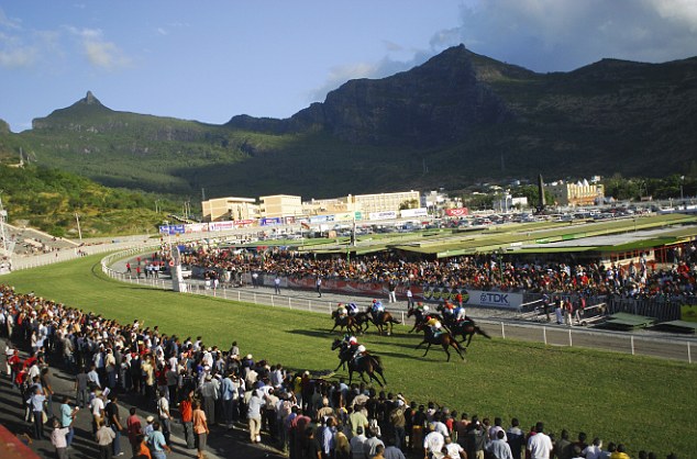 Champs-de-Mars-courses.jpg
